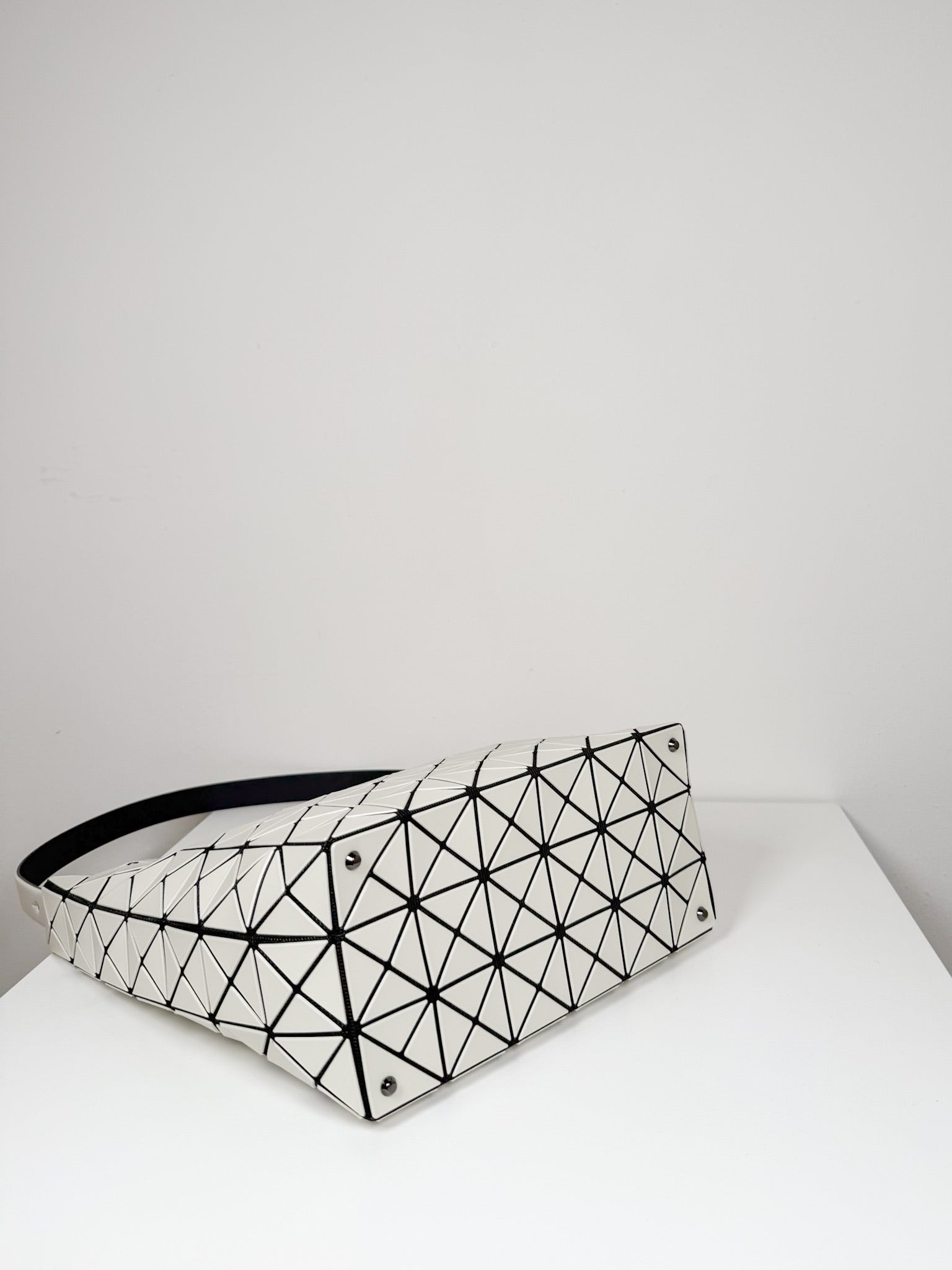 Bao Bao Issey Miyake - Valley M - Ecru – Piermarini