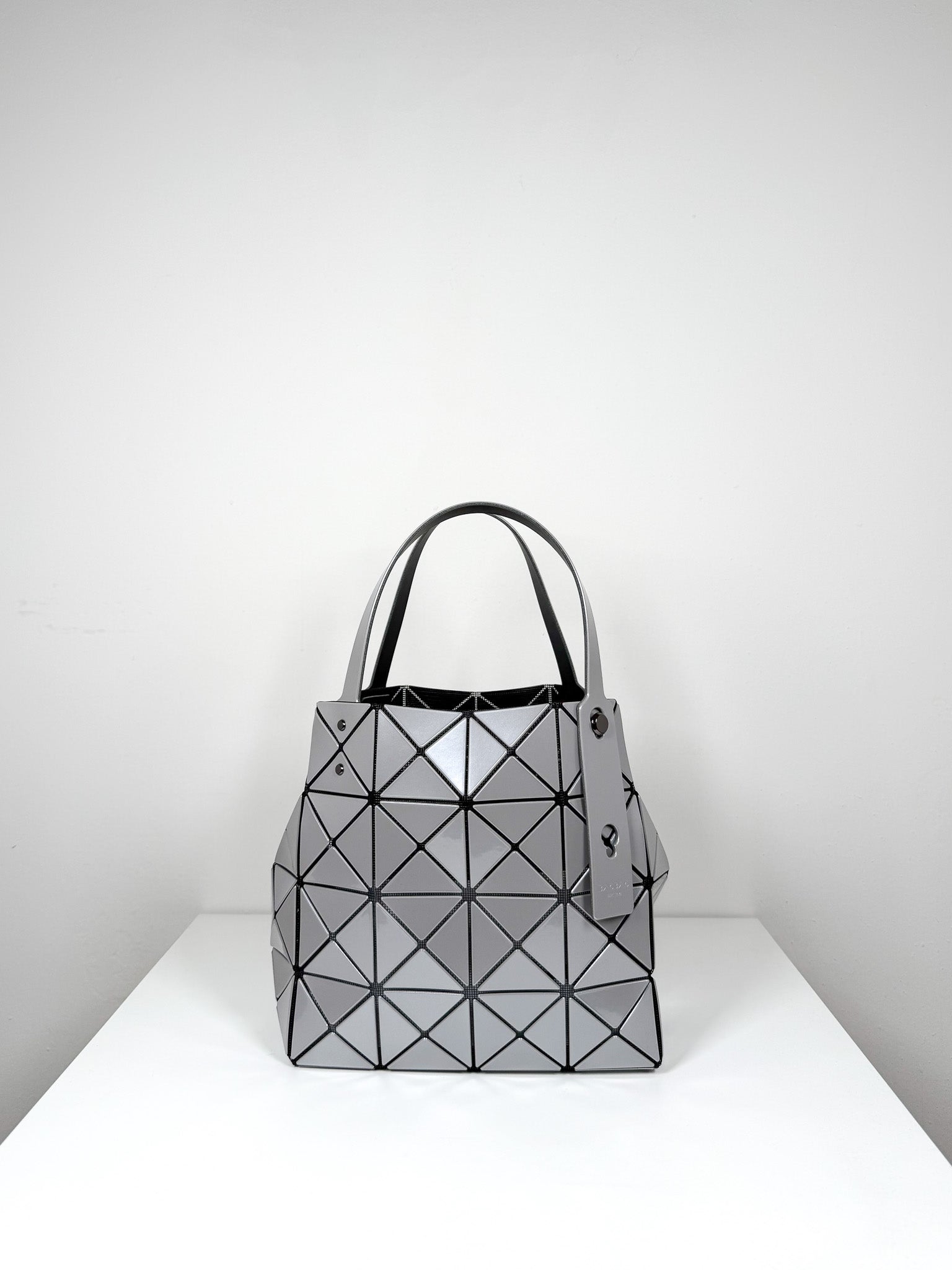 新品未使用BAOBAO ISSEY MIYAKE CARAT GRAY no12 Bao Bao Issey Miyake - Carat - Gray – Piermarini