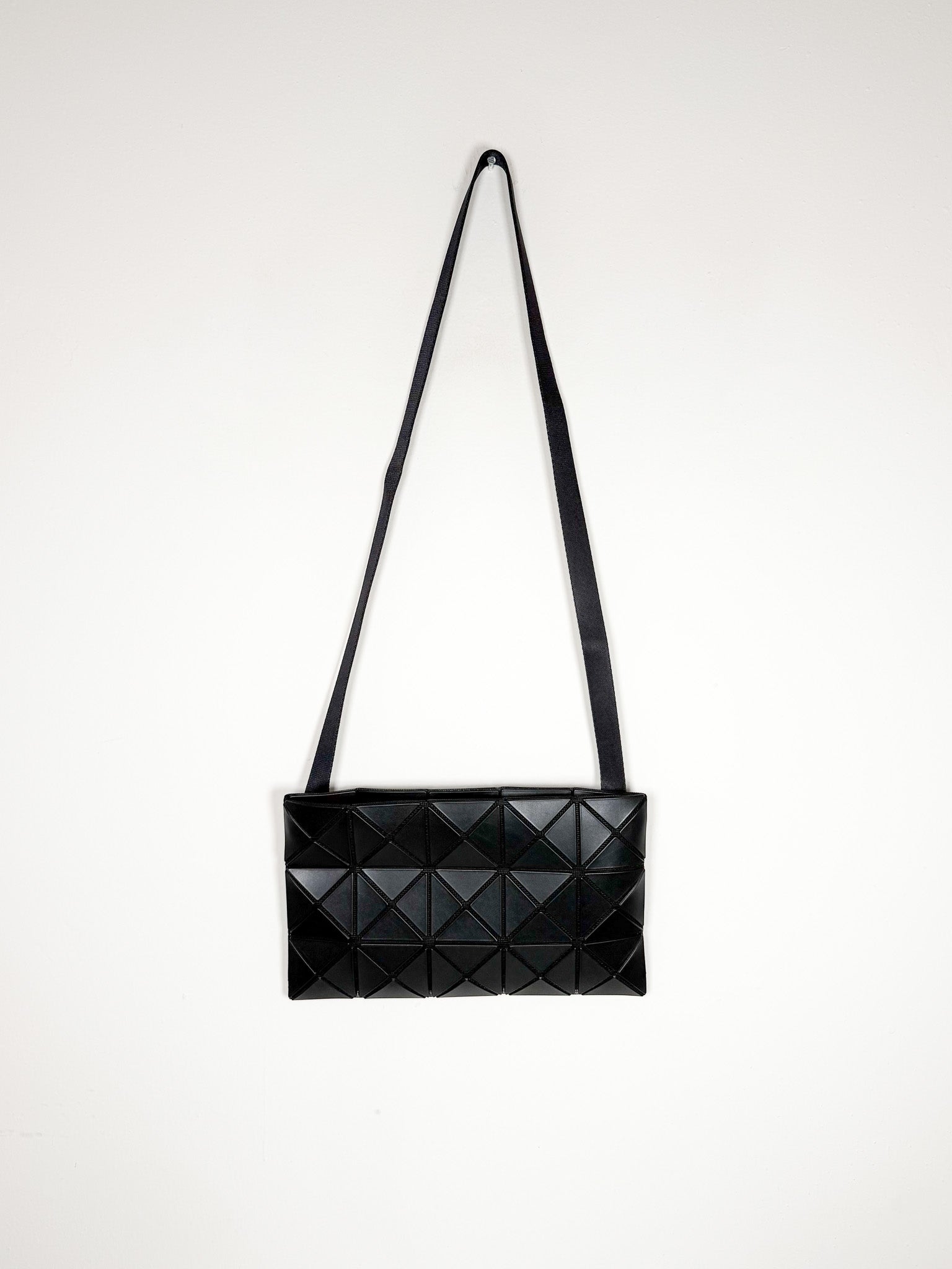 美品 BAO BAO ISSEY MIYAKE ボディバッグ ブラック タグ付き 楽天市場】 バオバオ イッセイミヤケ BAO BAO ISSEY MIYAKE